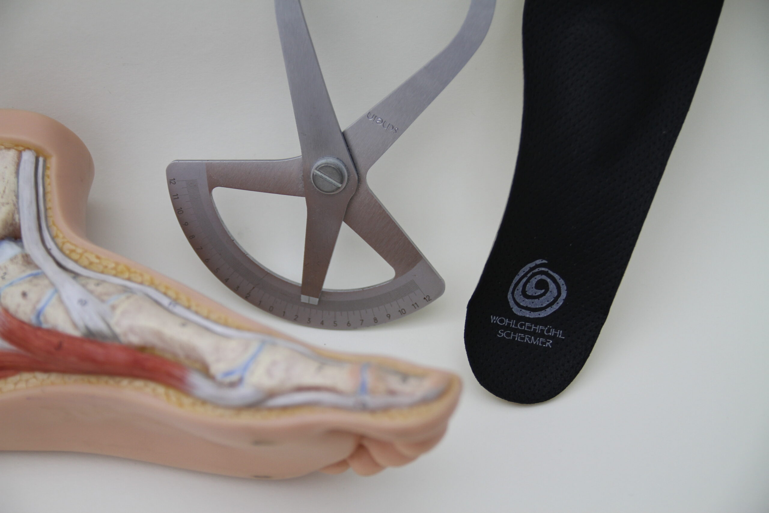 Measurement tool and insole in orthopedic footwear technology